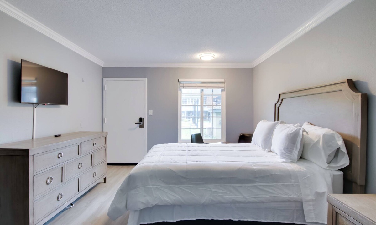 Sheffield Park Apartment | 1 Mi to Park Expo: Charlotte Studio w/Gym
