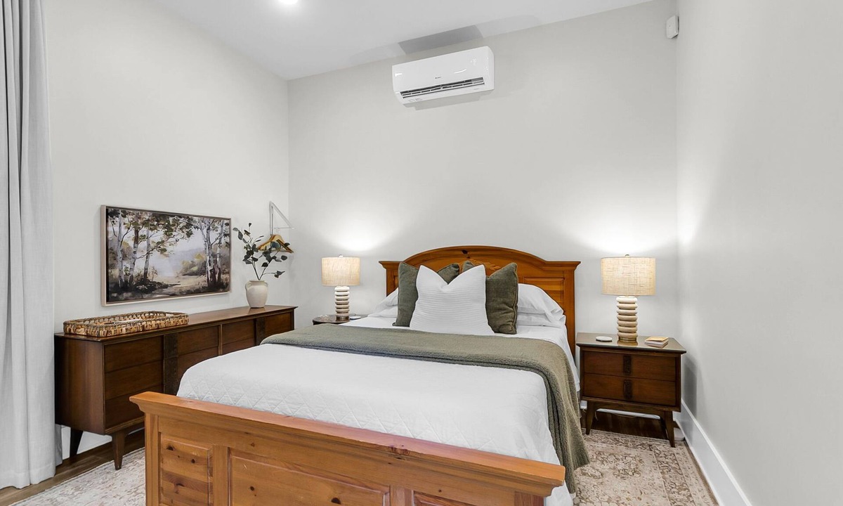 West Ashley Cottage | 10/10 Rated Private Garden Cottage Retreat Minutes to Downtown