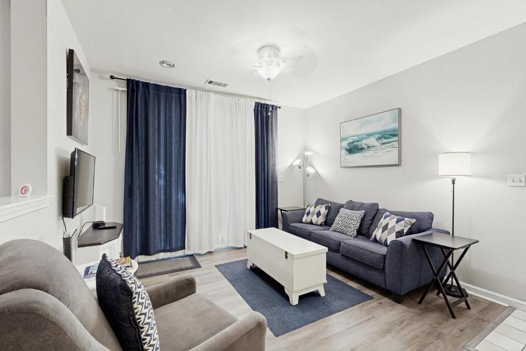 Seaside Farms House | 1600 Long Grove