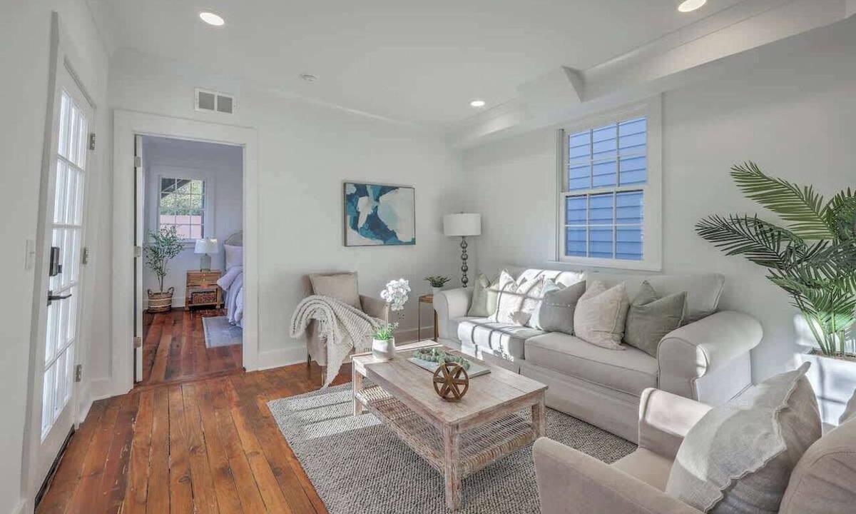 Cannonborough Elliotborough Apartment | 1880s Charleston Single, Two bedroom with parking