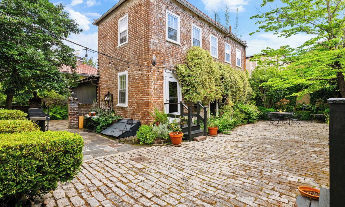 South of Broad Cottage | 18th Century Charleston | Church St Kitchen House