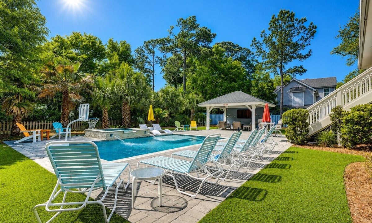 North Forest Beach House | 19 Sandpiper -20% off 8/8-15 week. Relax, Gather, and Unwind