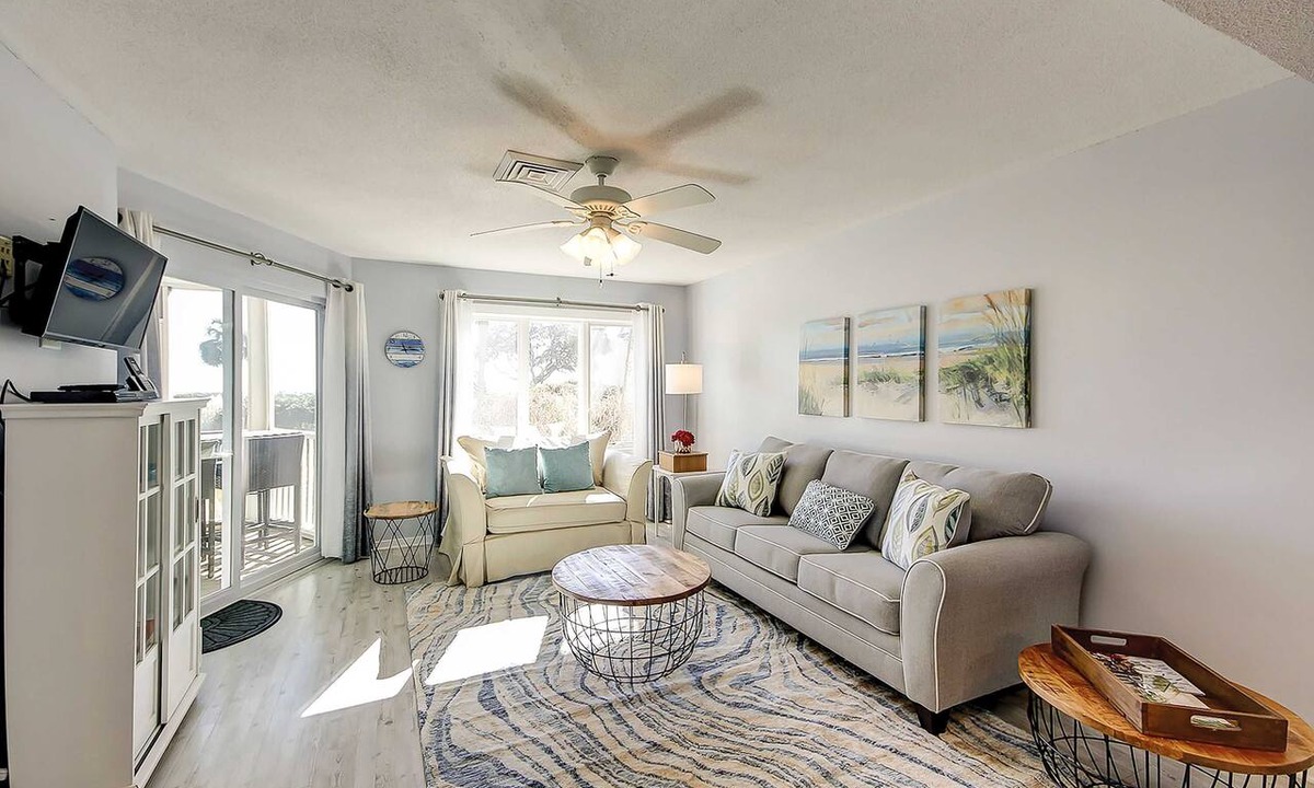 Isle of Palms Condo | 1st-floor condo with beach access, patio, & outdoor pool - snowbirds welcome