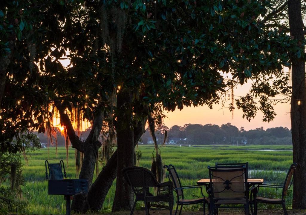 Beaufort House | 2 Bedroom - 1 Bath Waterfront Cottage with Spectacular Sunsets