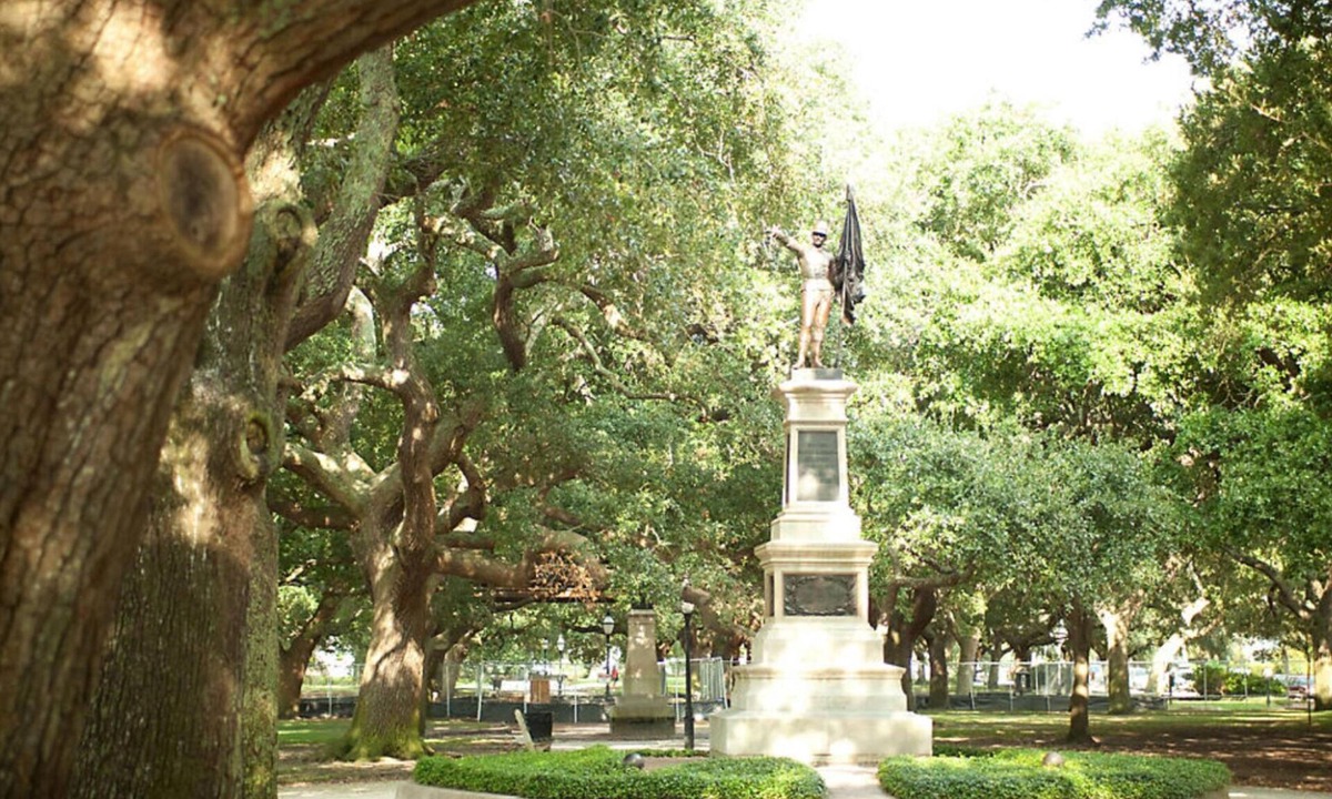 French Quarter Condo | 2 Bedroom Condo, Sleeps 6, Lodge Alley Inn in Charleston!
