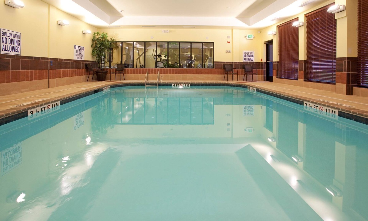 Columbia Condo | 2 Bedroom | Free Wi-Fi + Breakfast, Gym Access