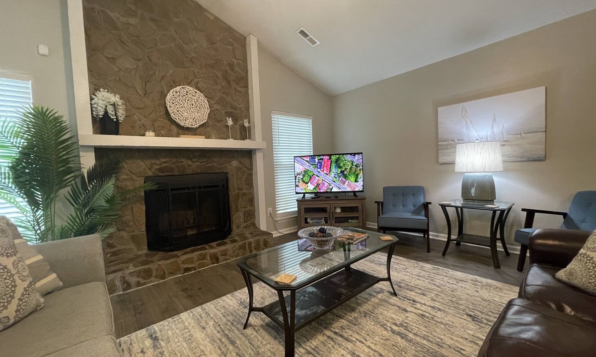 North Charleston House | 2 King Suites Hot Tub Fire Pit Air Hockey 2