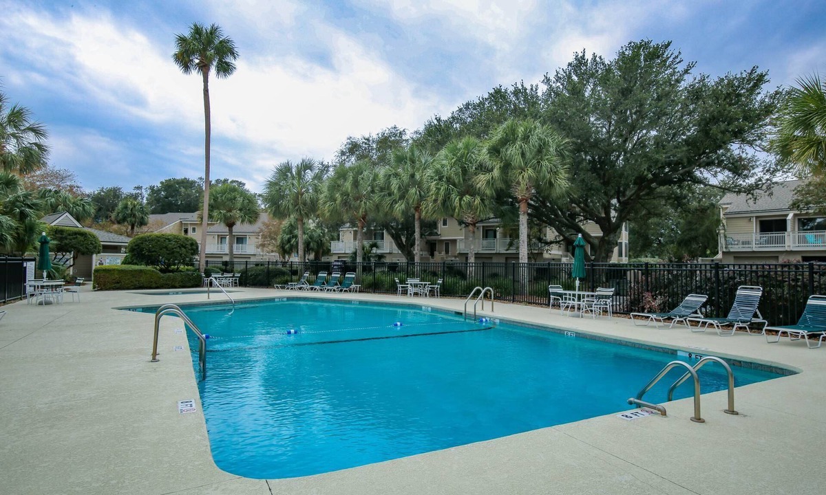 Isle of Palms House | 2 Minute Walk to Beach; Access to Community Pool and Pickle Ball, Basketball & Tennis Courts