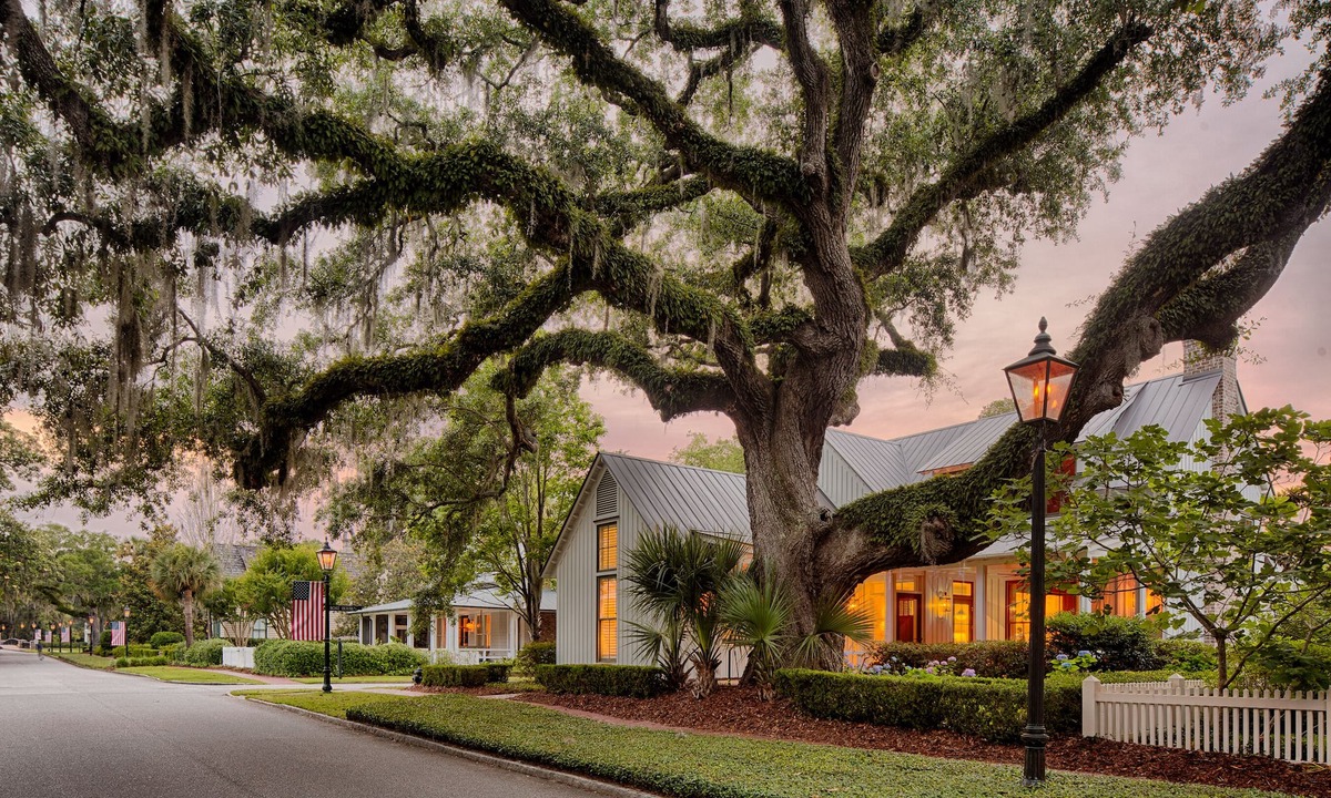 Palmetto Bluff House | 2 Screened Porches, Outdoor Kitchen & Fire pit