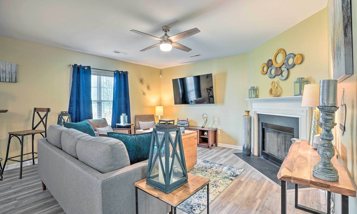 Summerville House | 20 Mi to Charleston: Group Getaway in Summerville!