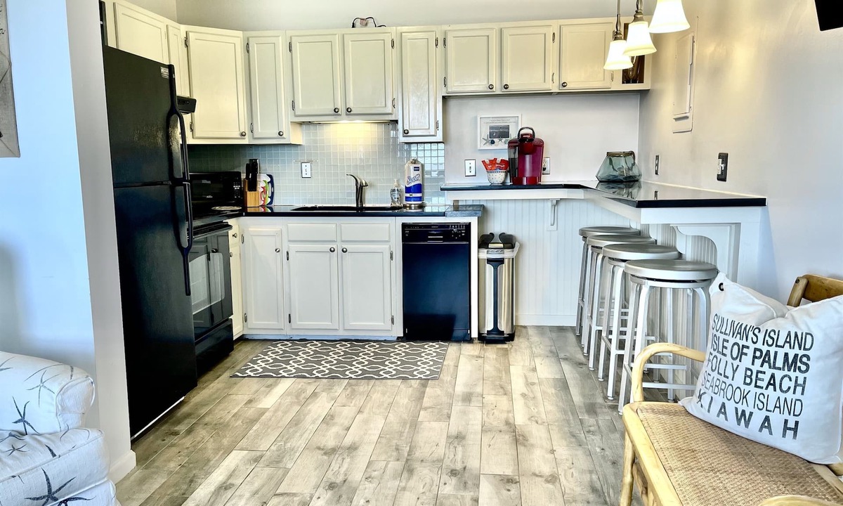 Isle of Palms Condo | #208 "Sandy Schus" 1 BD + Sleeper, Modern,Pool