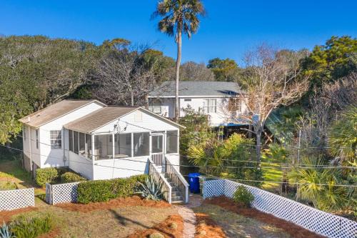 Folly Beach House | 220 W Ashley - Corner Cottage - Central Location