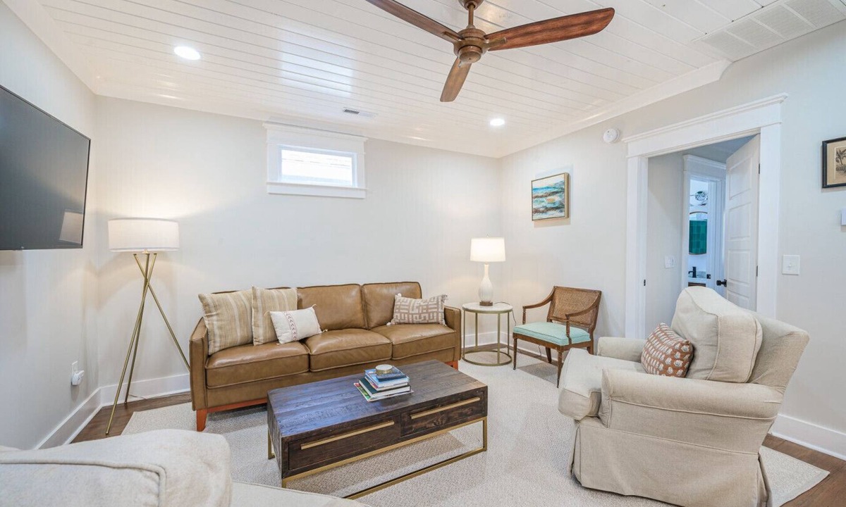 Cannonborough Elliotborough Apartment | 3 Bed 3 Bath Historic Home `4 Blocks from King St`