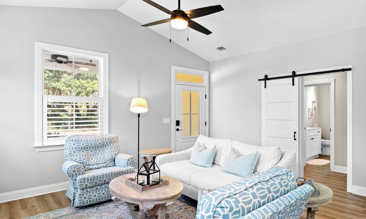 Port Royal House | 3-bedroom cottage in Port Royal with Outdoor Patio and Fire Pit