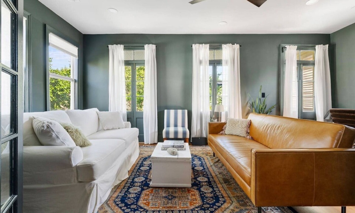 Downtown Charleston Apartment | 3 Bedroom Upstairs Unit - 3 Blocks to King Street