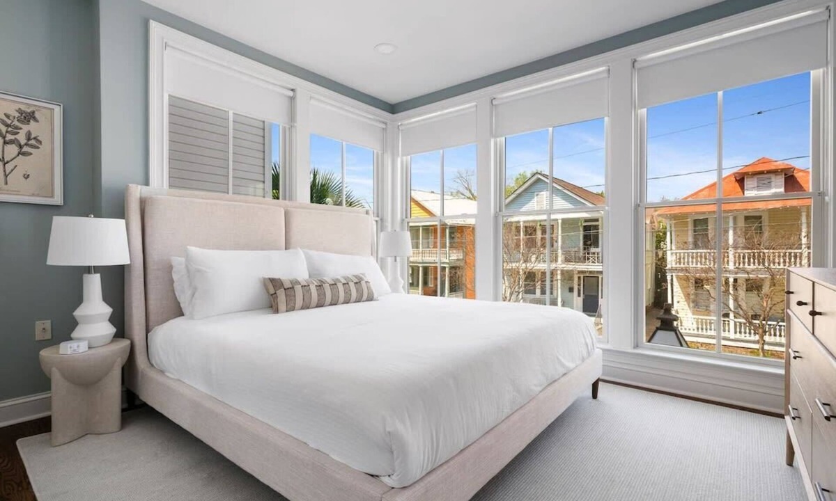 Cannonborough Elliotborough Villa | 3 Luxury Houses w/Patios | 1 Block from King St
