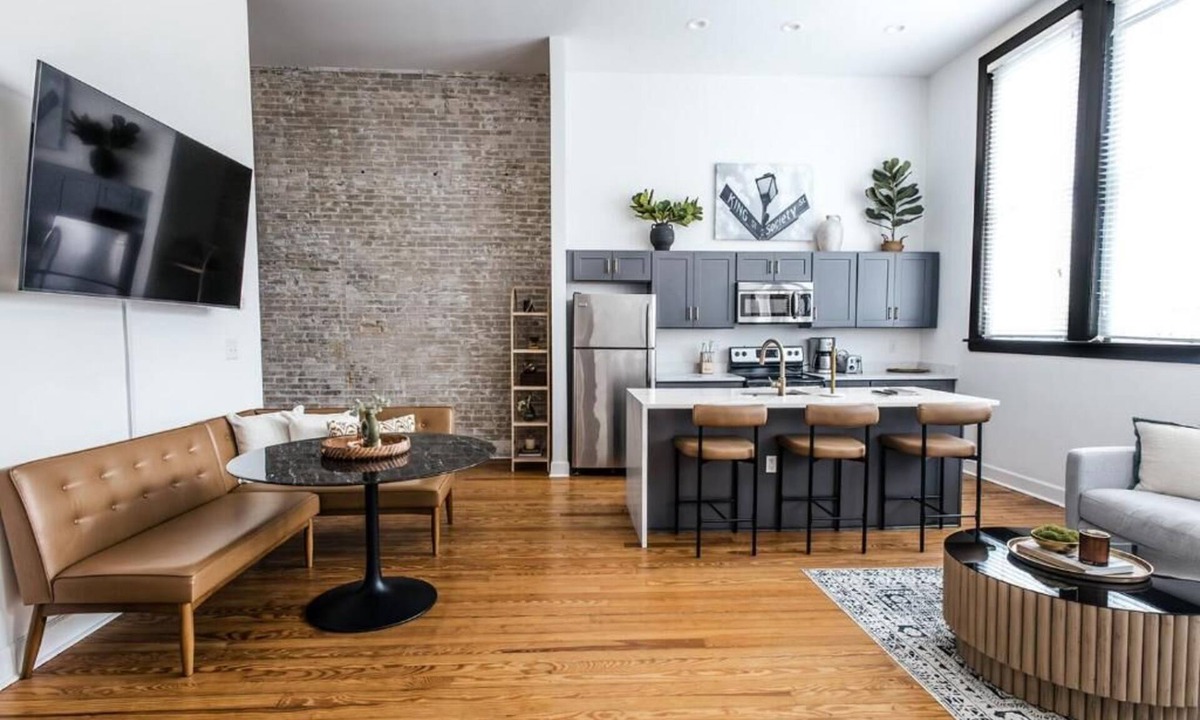 Downtown Charleston Apartment | 360 King