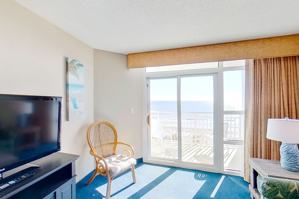 Myrtle Beach Condo | 3rd Floor Ocean View Condo w/ WiFi, Private W/D, AC, Shared Pool/Hot Tub