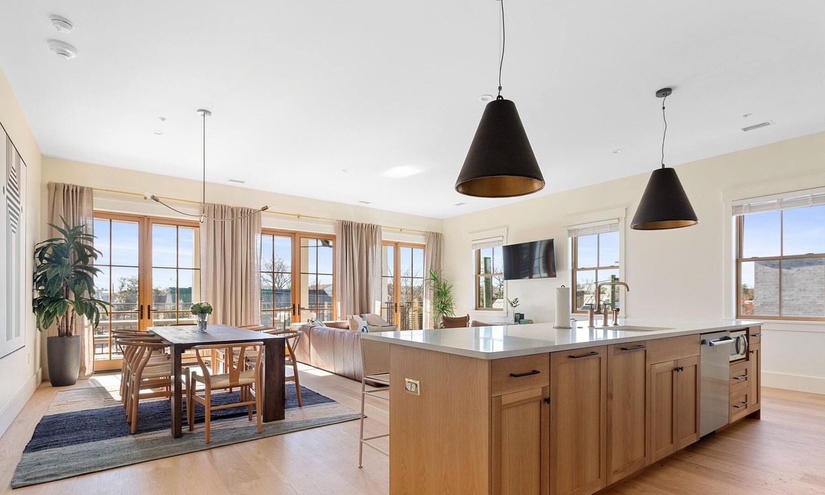 Downtown Charleston Apartment | 3rd Floor Penthouse: Expansive Private Balcony