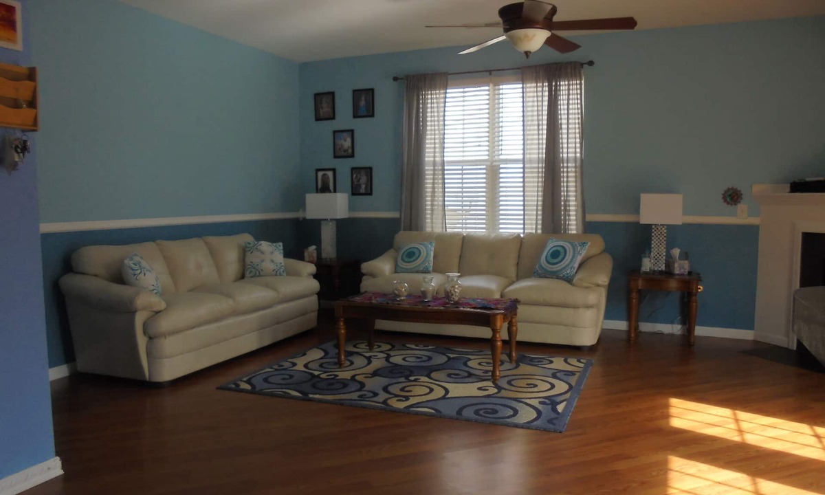 Goose Creek House | 4 bdrms 3 fulls ba, indoor sauna, large hottub, large spacious Home and more!