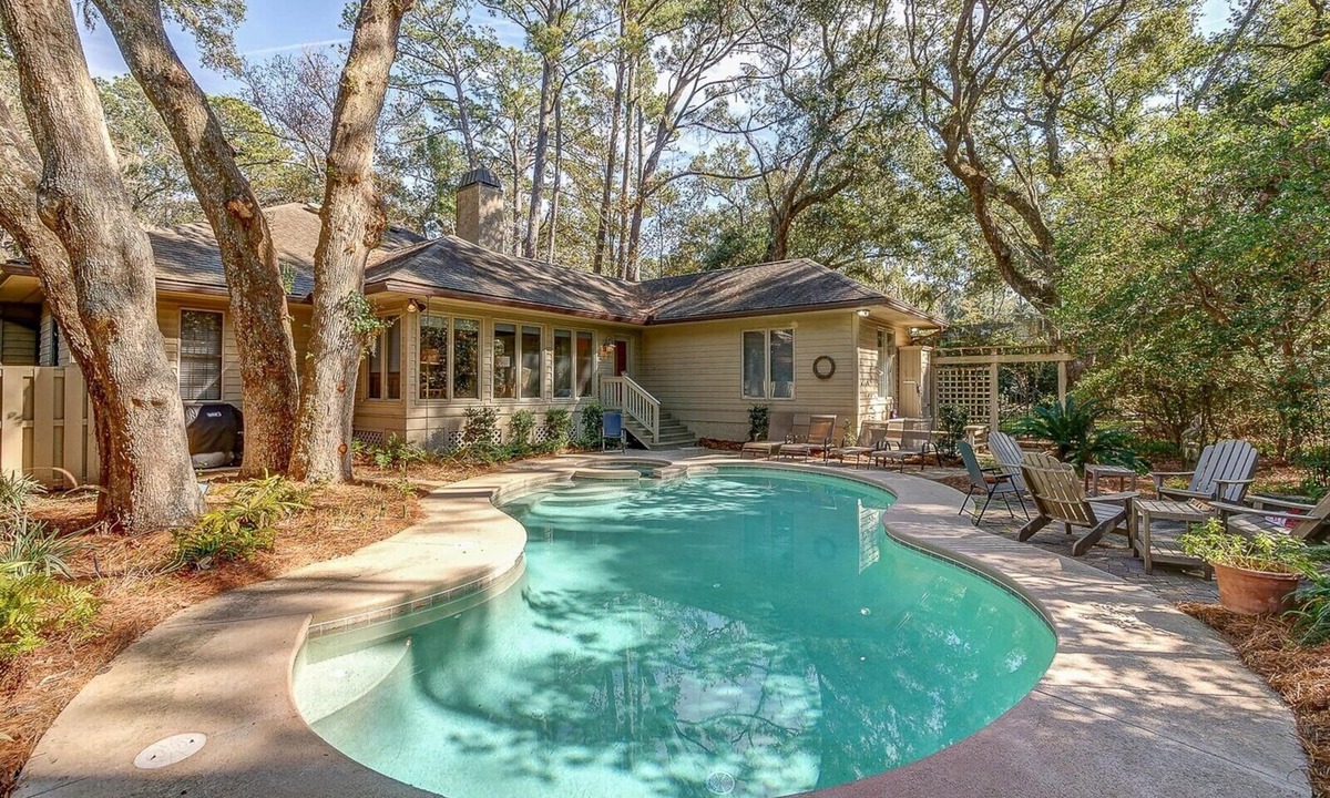 Heritage Woods House | 4 E Garrison Place ~ Centrally Located in Sea Pines on Quiet Cul-de-sac!