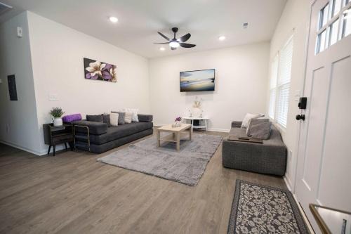 Burlington House | 4 Min to Downtown - 10 Min to Elon - Washer and Dryer
