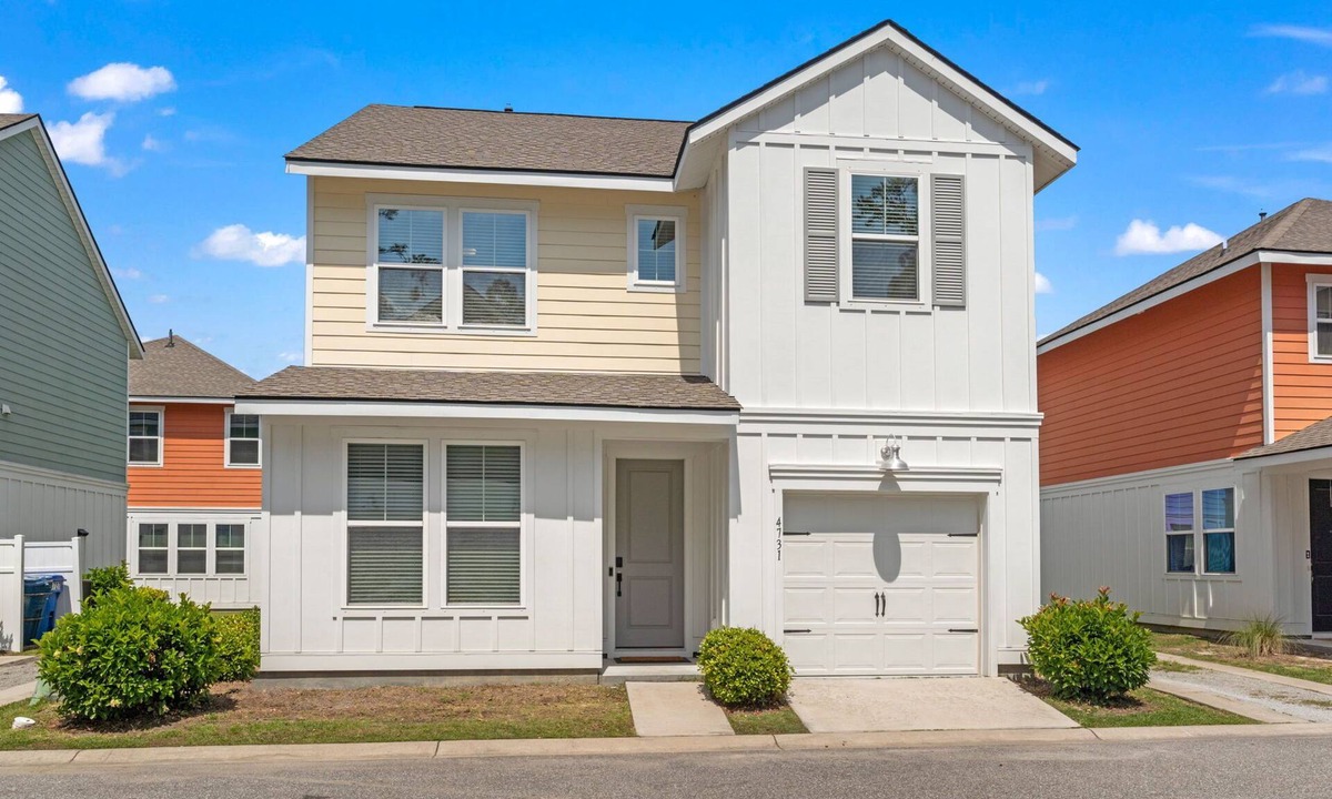 Central Myrtle Beach House | 4BR Cottage Near Beach, Golf & Broadway