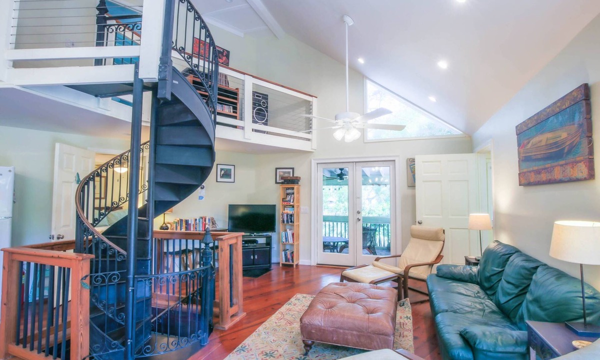 Folly Beach House | 5 Min Walk to Beach & Berts! Relax in this Pet & Family Friendly Home with Wrap-Around Deck.