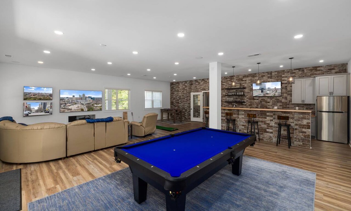 Raleigh House | ~6,000 Sq Ft/10-Bed Entertainment Home in NW Raleigh