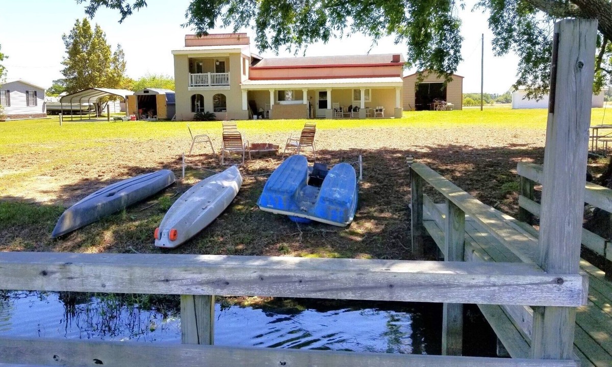 Summerton House | 6 Bedrms, 4 full bath/2 half baths Lake Marion Waterfront Home w/2025-26 updates