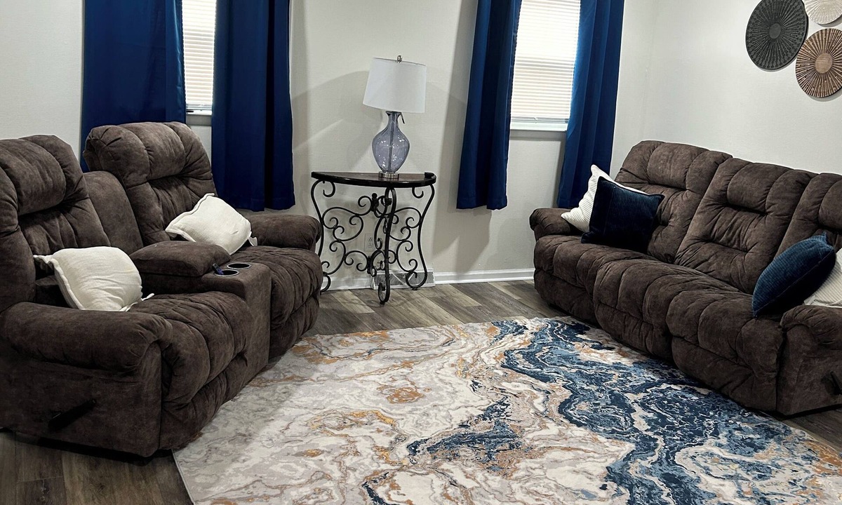 Grover House | 6 min. FROM CATAWBA 2 KINGS….QUIET REMODELED HOME PERFECT FOR COUPLES GETAWAY