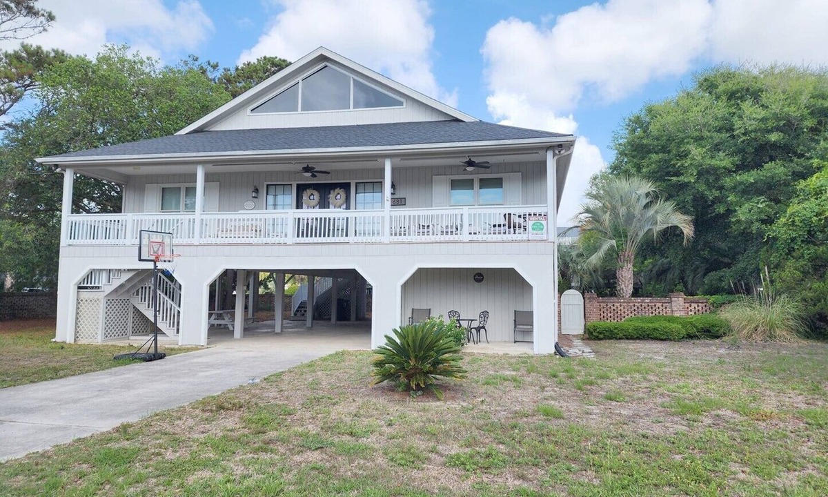 North Litchfield Beach House | 600 Steps, Great Family Beach House, Pet friendly & Close to Beach
