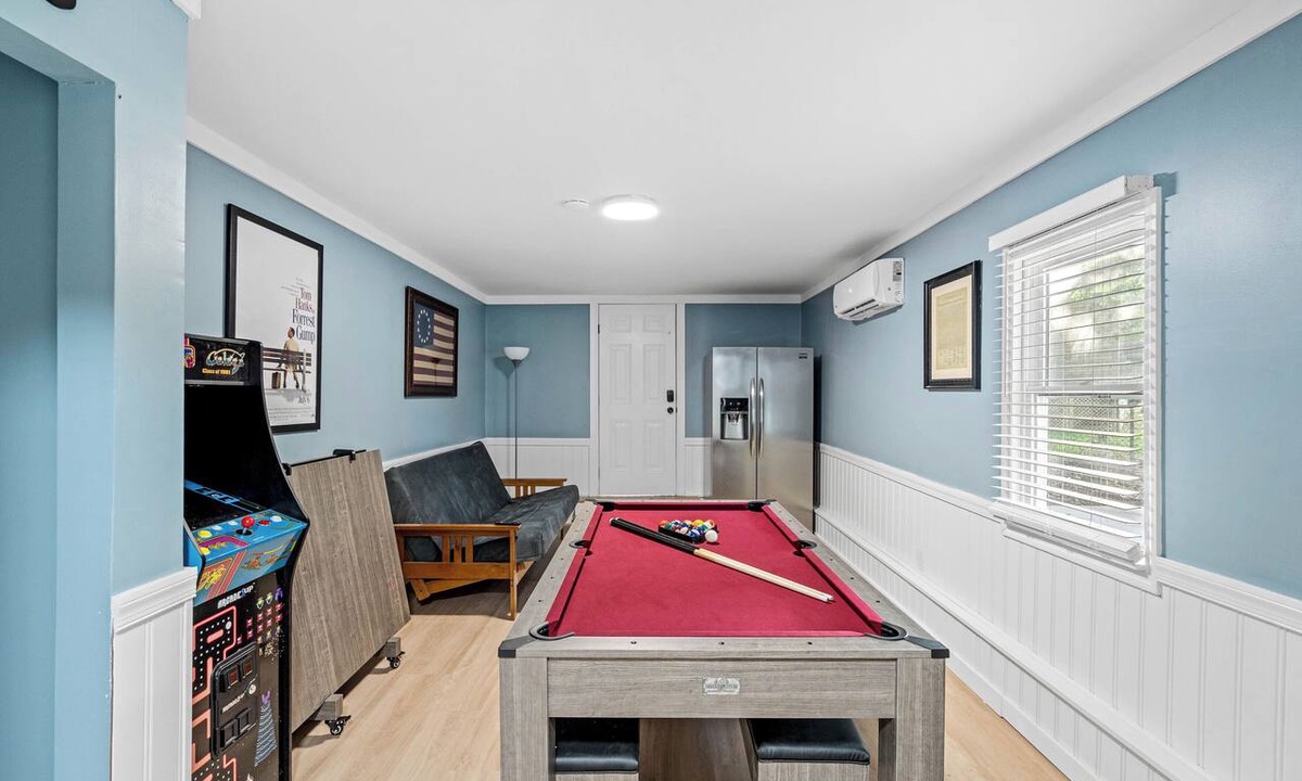 Mossy Oaks House | 6BR, 2.5BA, 15 Beds, 10 min from P.I., Patio, Game Room, 10 min from Sands Beach