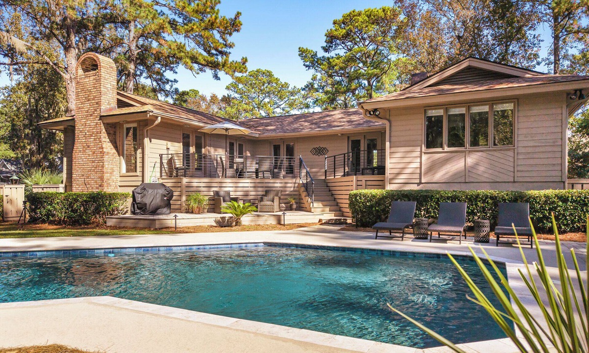 Heritage Woods House | 8 Heritage Road: A BESTNEST by Beverly Serral *Private Pool* and fenced yard