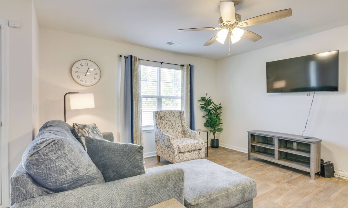 Sumter House | 9 Mi to Shawn AFB! Family Townhome Near Dining