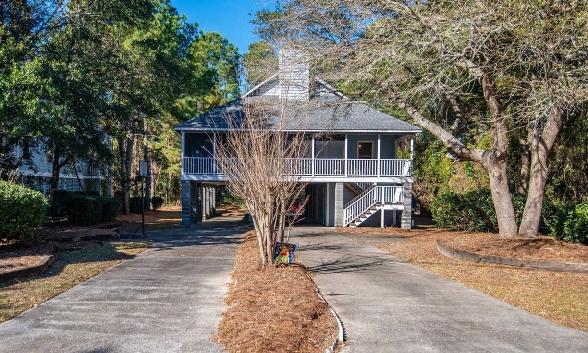 North Litchfield Beach House | A Some Place Special Minutes to Beach Sleeps 10