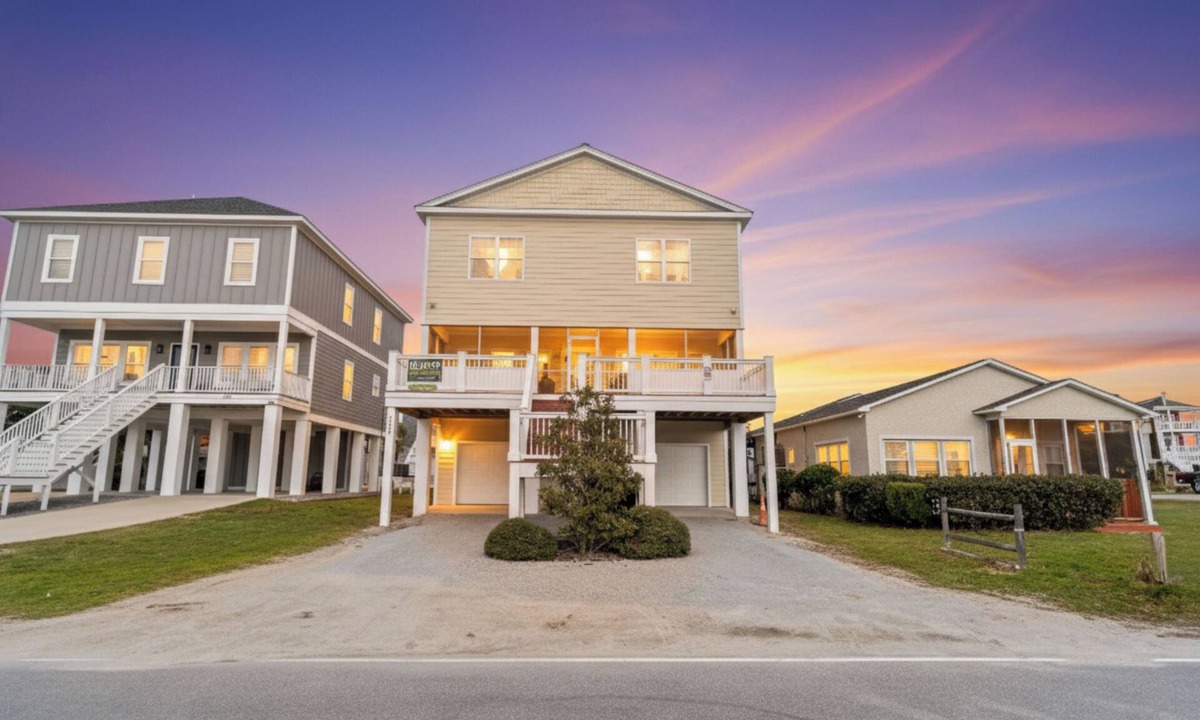 Atlantic Beach House | Allen House - 2nd Row Home in Atlantic Beach - 6 Bedrooms w/Private Bathrooms. *Unobstructed Ocean Views*