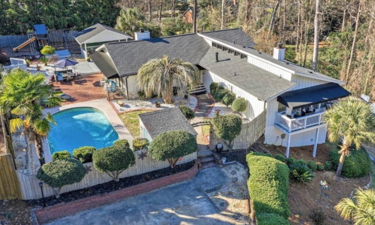 Augusta House | Augusta Oasis- Heated pool-Hot tub-Dog friendly!