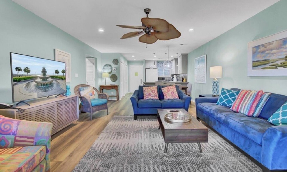Pelican Bay Condo | Award-Winning Resort Amenities | Mariners Walk 9C
