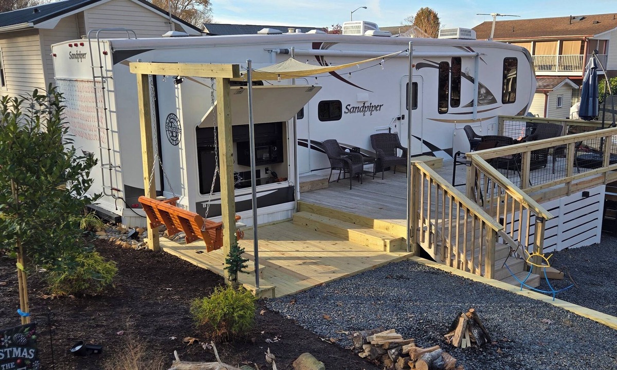 New London House | Badin Shores Resort Rental - Sleeps 4 - Fun Lake Vacation - Super Cute!