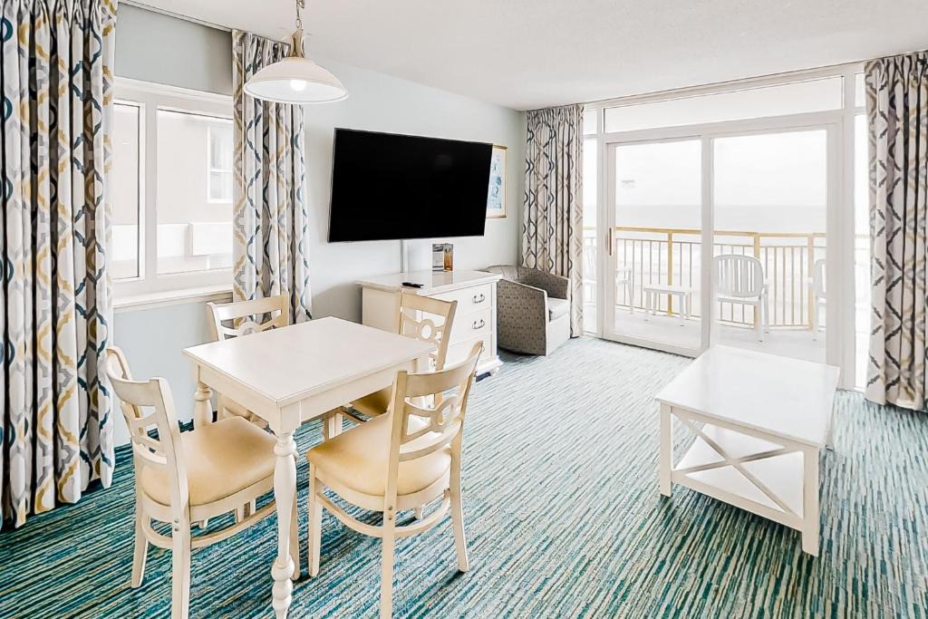 Crescent Beach Hotel | Bay Watch 0411