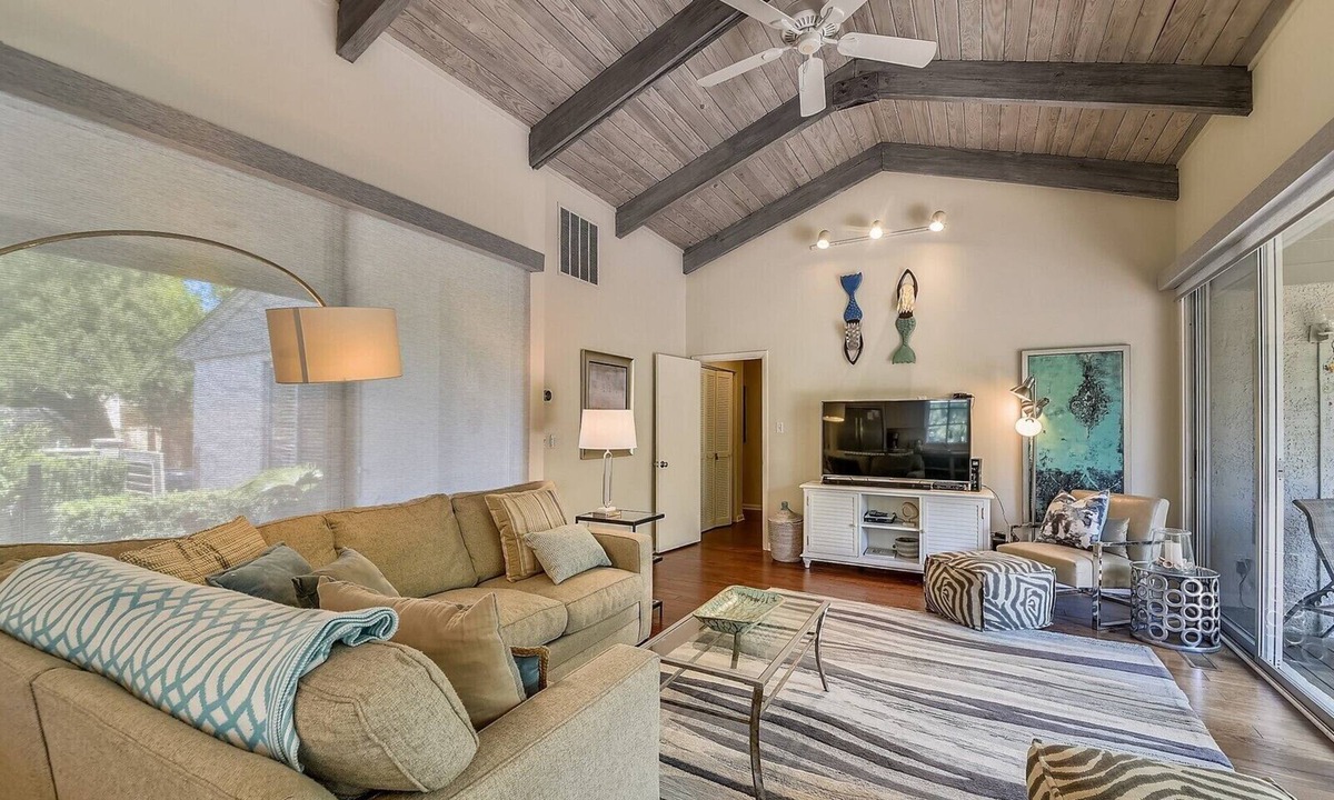 South Beach Villa | Beautiful Coastal Getaway in South Beach Marina Area!