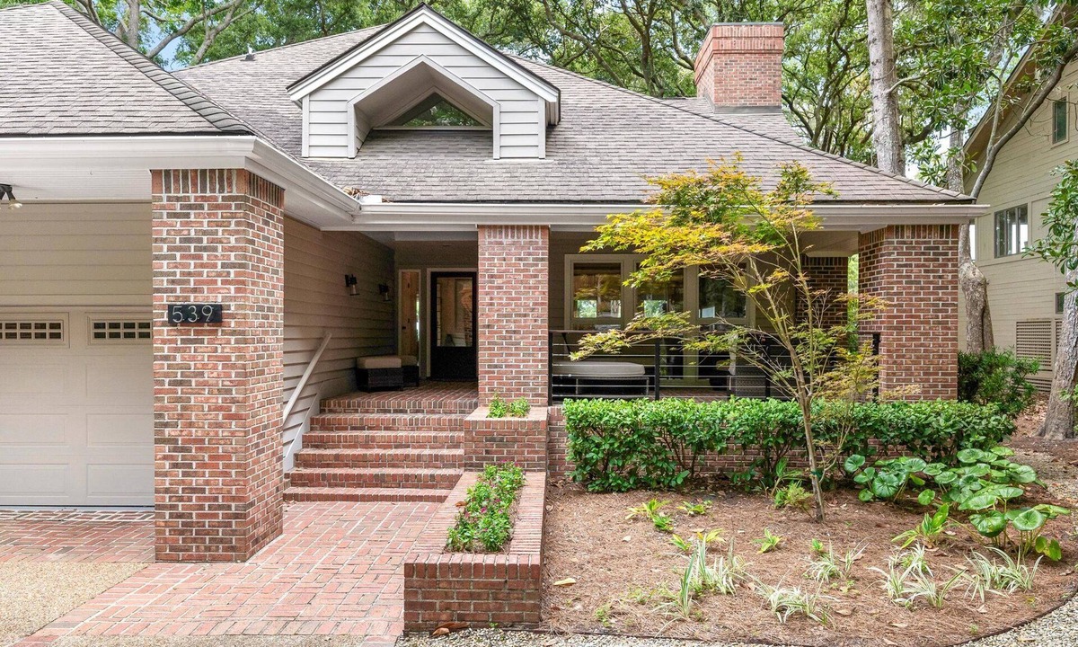 West Beach House | Beautiful Kiawah river marsh and golf course view home. 5-10 min walk to beach!
