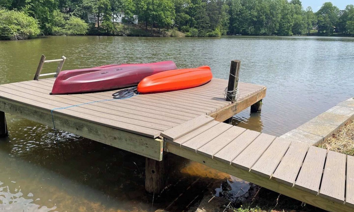 Mount Mourne House | Beautiful Lake Retreat with a Bar & Game-room
