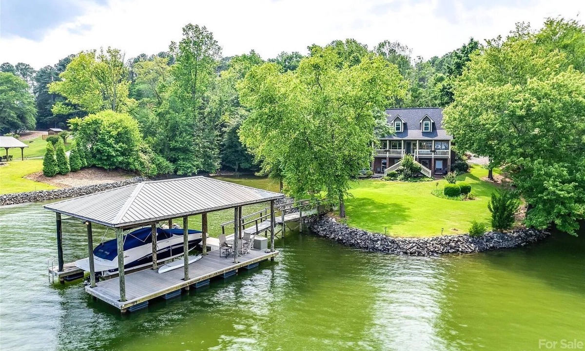 Rock Hill House | Beautiful Private Home in Quiet Cove. Swim Dock, Kayaks, Stand Ups. Boat Option