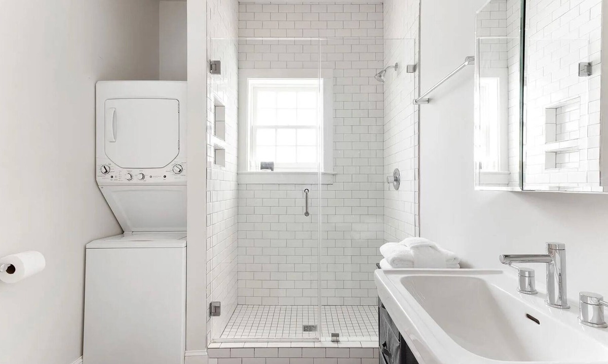 Harleston Village Apartment | Beautiful studio, walking to everything in downtown historic Charleston