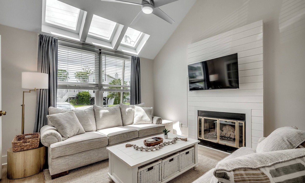 Surfside Beach House | Beautifully Updated 3BR Surfside Beach Townhouse-Master on Main-2blks to beach-Golf Cart Included Free!