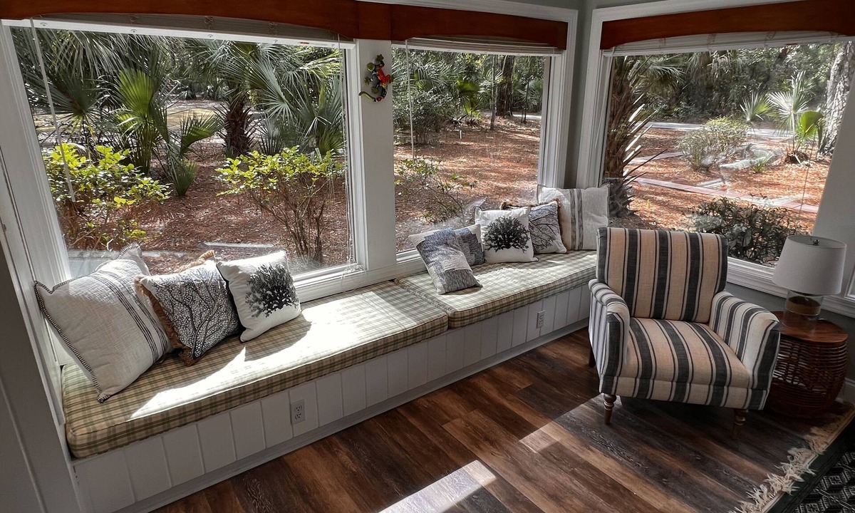 Heritage Woods House | Beautifully decorated, walk to the beach, Sleeps 8, pet friendly, bikes included
