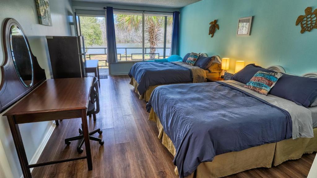 Eutawville Hotel | Bells Marina & Fishing Resort - Santee Lake Marion by I95 - Family Adventure, Pets on Request!