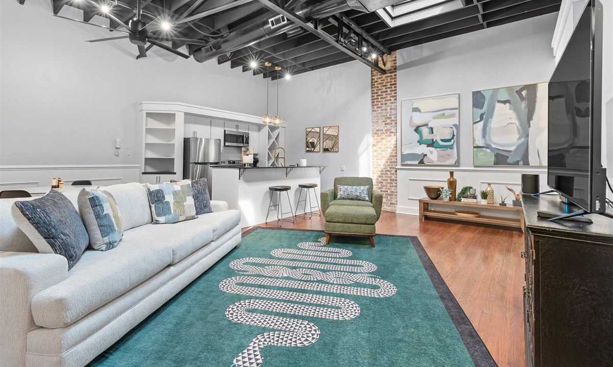Downtown Charleston Condo | Boutique Condo on King Street 30 day minimum